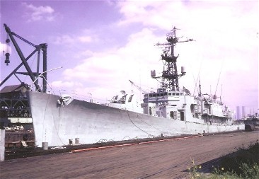 UssHammerbergKearneyScrapyard1974Portside-A.jpg